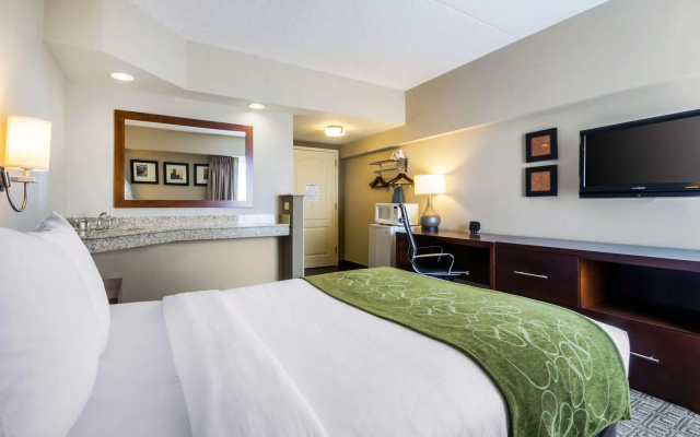 Comfort Suites at Woodbridge