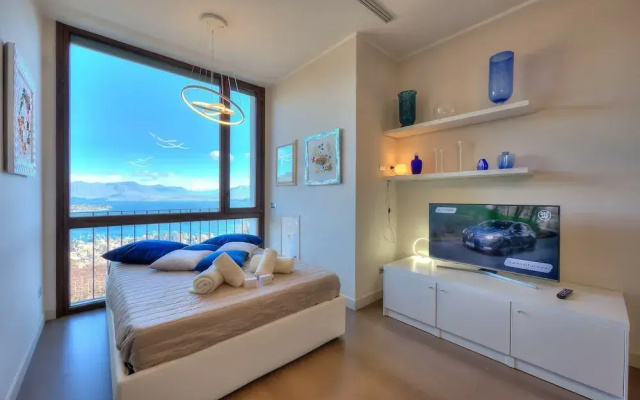 Suite on The Lake in Meina