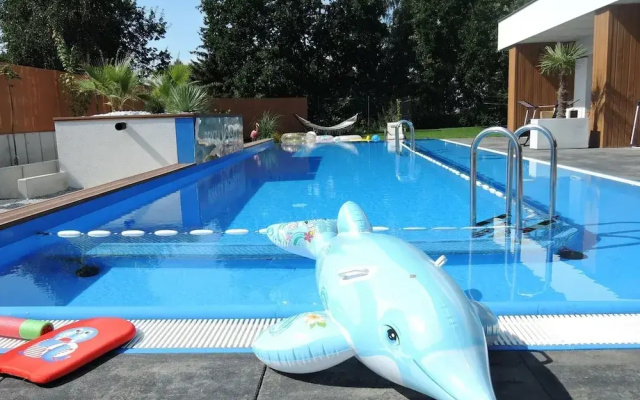House With a Private Swimming Pool and Sauna