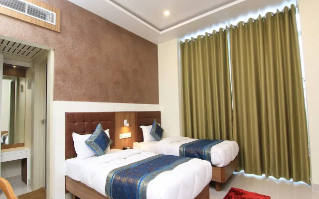 OYO 14570 Hotel Sona Plaza