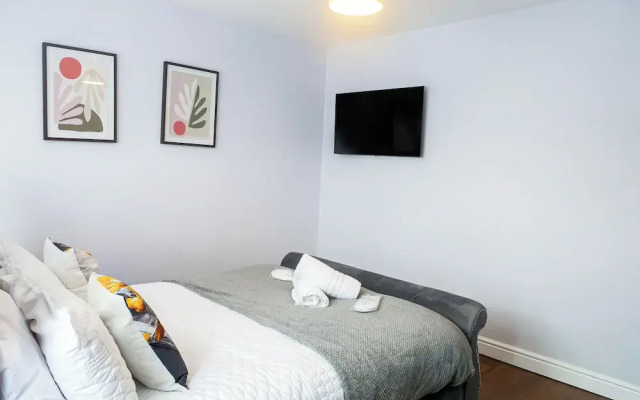 Spacious 6 Bedroom House in Bexleyheath