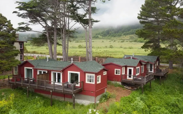 The Harbor House Inn