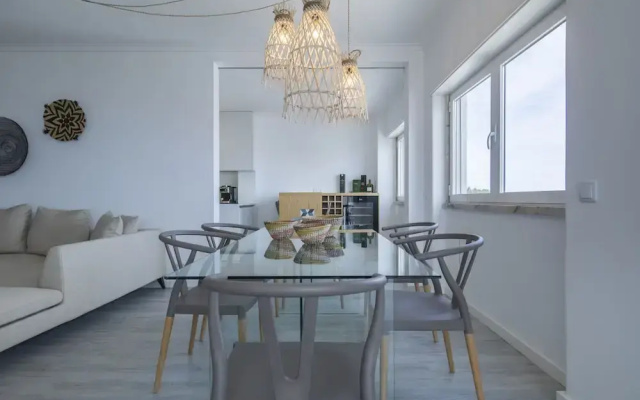 Luxurious Seaview Apartment in Estoril