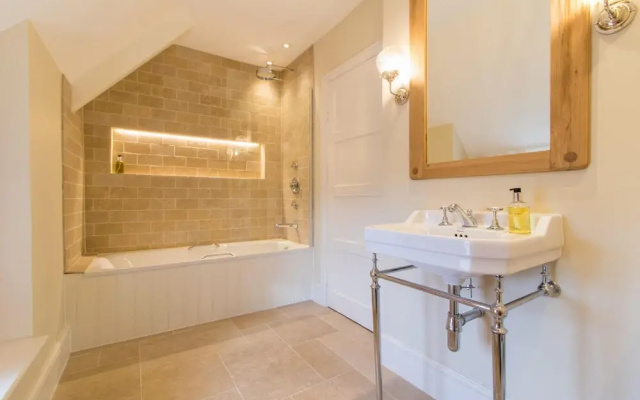 Atherstone Farmhouse
