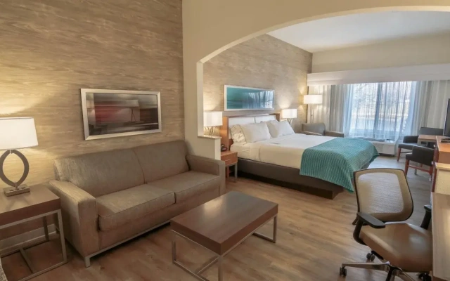Holiday Inn Express & Suites Farmington by IHG