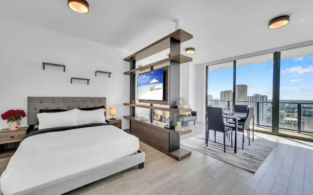 Spacious Apartment with City View