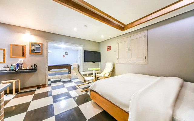 Hotel Cloud 9
