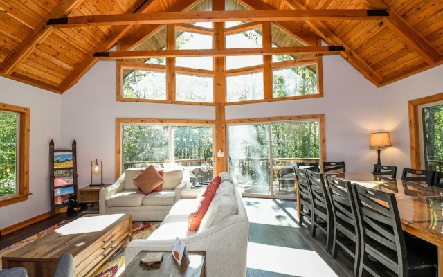 Mountain Crest Villa 5 Bedroom House