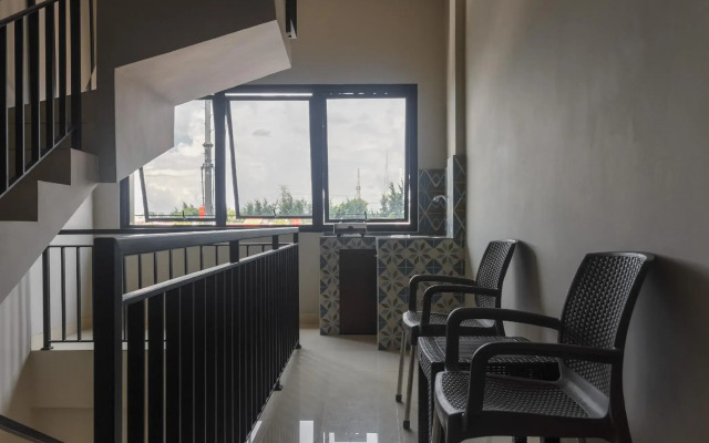 RedDoorz near Puri Indah Mall