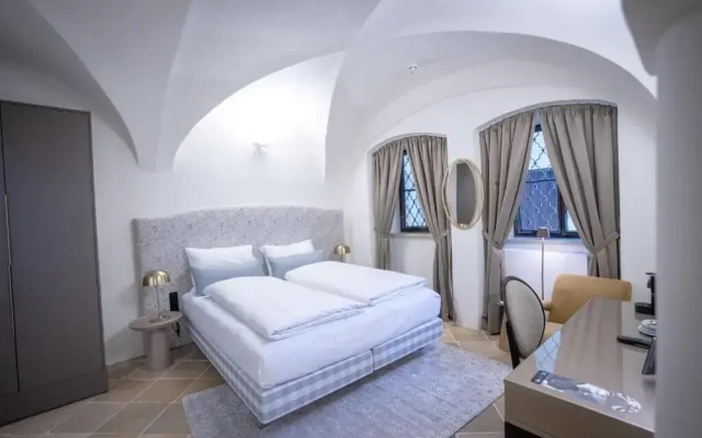 Maxim Suites by Elias Holl