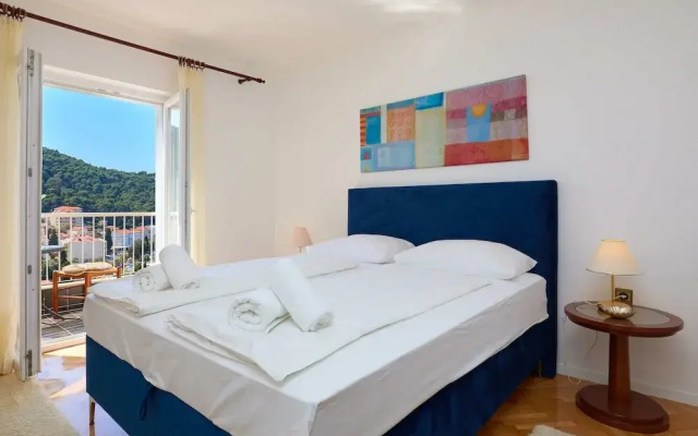 Kablar'S Sunny Suites