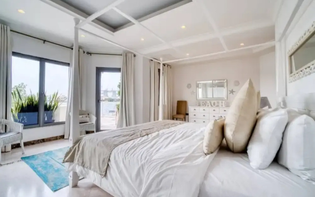 Private 5 Bedrooms Villa With Pool