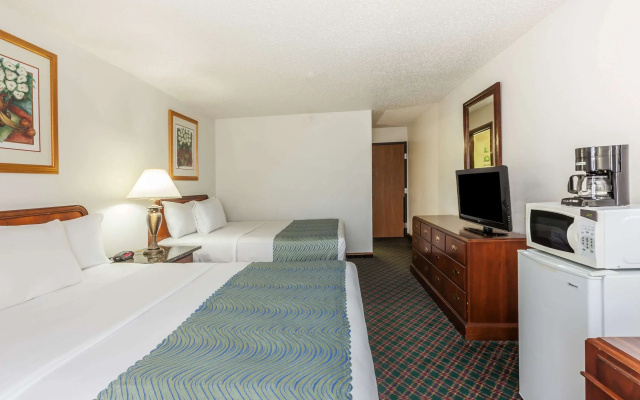 Super 8 by Wyndham Irving DFW Airport/South