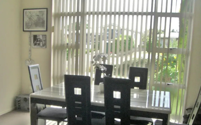 Ascot Holiday Home