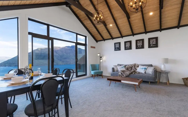 Modern, Plush & Picturesque - Brand New Townhouse
