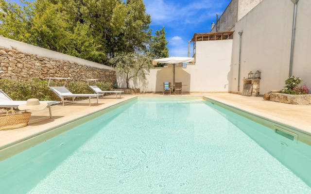 Early 20Th Centruy House & Pool