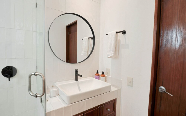 Angelic 2BR Nest - Pool & Hot Tub