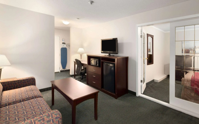 Travelodge by Wyndham Nanaimo