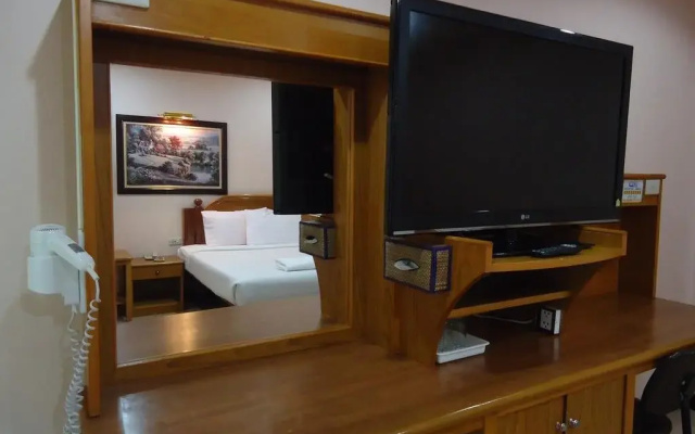 Phadaeng Hotel
