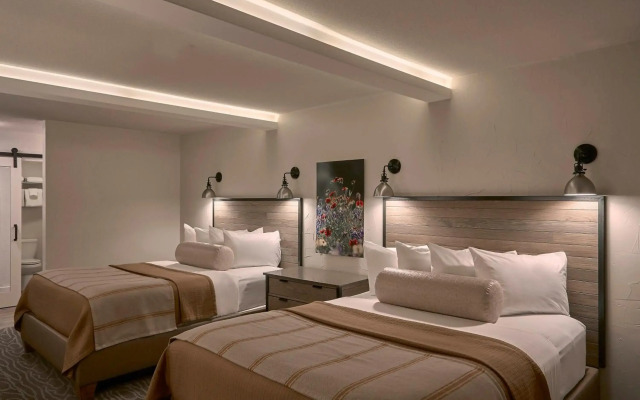 Fredericksburg Inn & Suites