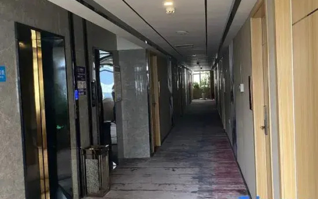 Jingjing Light Luxury Hotel (Mingshi Branch)