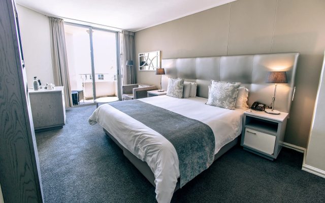 Lagoon Beach Hotel & Spa