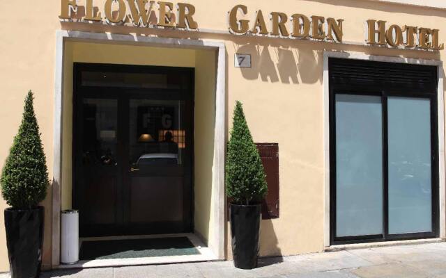 Flower Garden Hotel вид на фасад