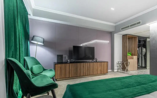 Kristal Hotel