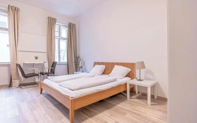 Comfortable 1BR Near Belvedere Palace