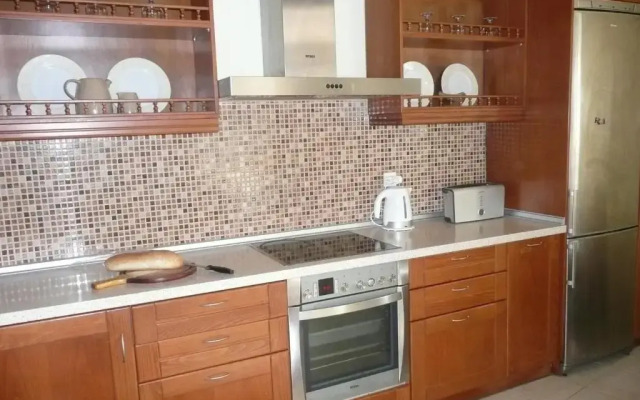 Villa Petrino - central flat location within Kassiopi. Sleeps 8