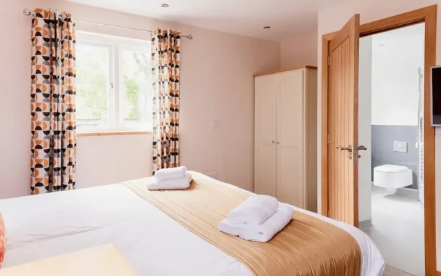 Barn in Wales With Swim Spa & Scenic Views