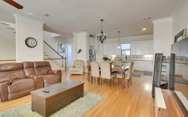 Pet-friendly Houston Home ~ 7 Mi to Downtown!