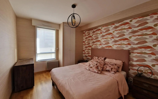 Comfortable Apartment, 50 m Sandy Beach
