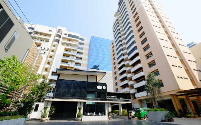Отель Abloom Exclusive Serviced Apartments Таиланд, Бангкок - 2 отзыва об отеле, цены и фото номеров - забронировать отель Abloom Exclusive Serviced Apartments онлайн вид на фасад