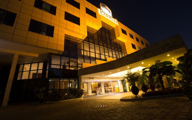 Отель Best Western Premier Accra Airport Hotel Гана, Аккра - отзывы, цены и фото номеров - забронировать отель Best Western Premier Accra Airport Hotel онлайн вид на фасад