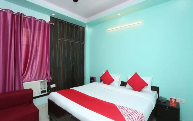OYO 28172 Hotel Golden Palace