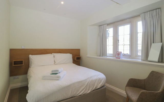 Harcombe House Rooms - First Floor Double