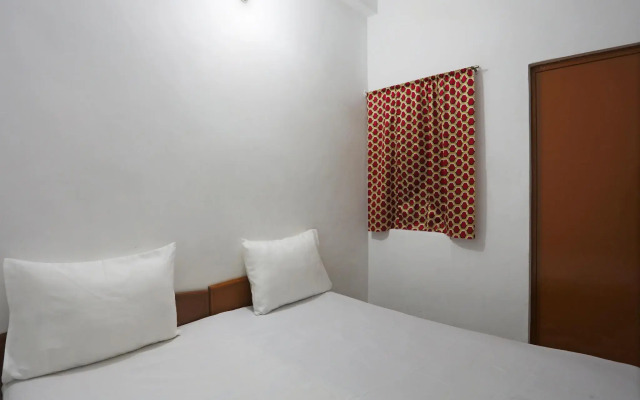 SPOT ON 46088 Hotel Black