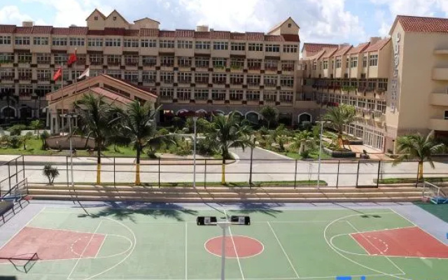 Cheeful Island Resort Hotel