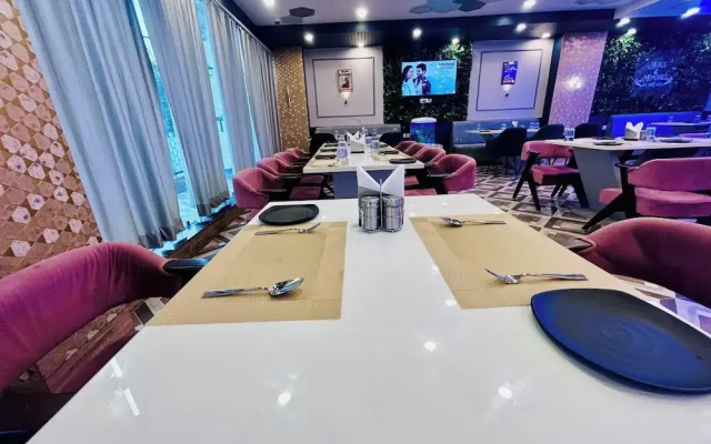 Hotel Dwarka Palace
