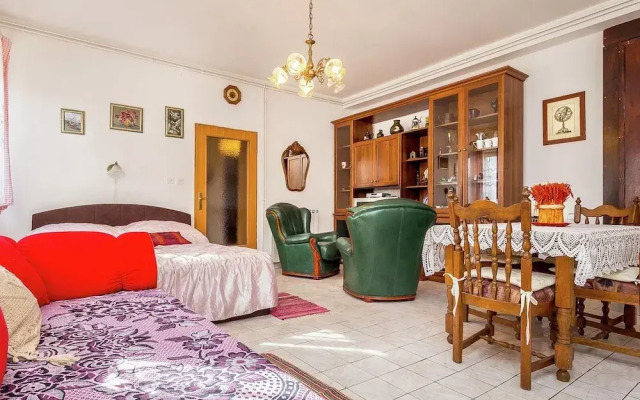 Apartment in Liznjan With Pool and Terrace
