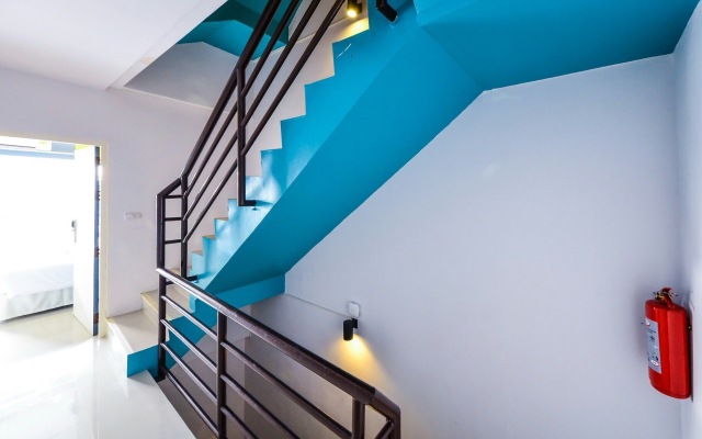 Отель Two Color Patong вид на фасад
