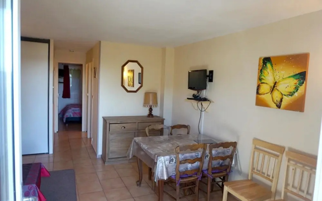 Apartment With one Bedroom in Bernières-sur-mer, With Enclosed Garden