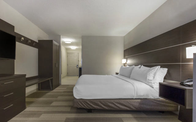 Holiday Inn Express & Suites Chicago West - St Cha