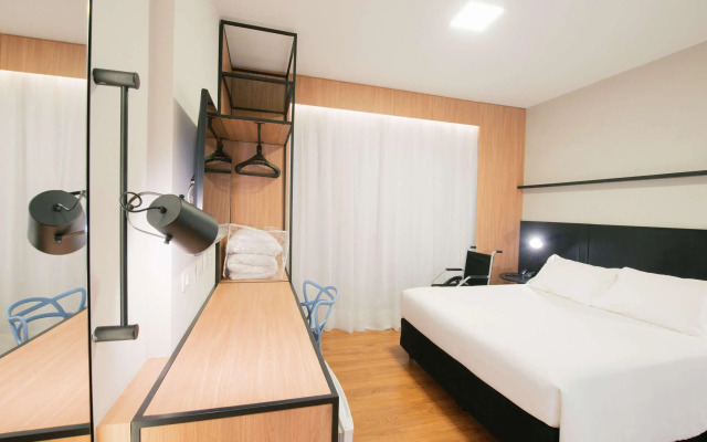 Ibis Curitiba Shopping