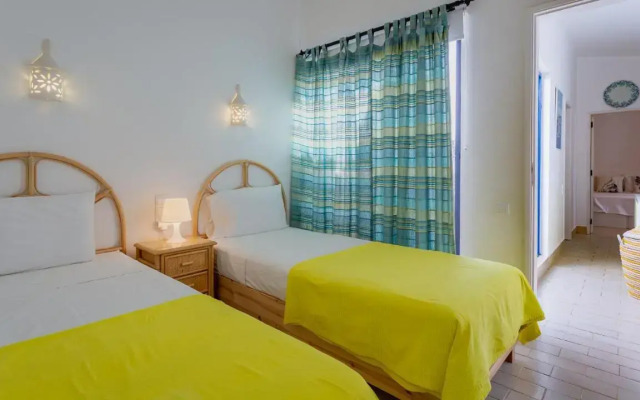 Sea 3BDR House W/ Patio by Lovelystay
