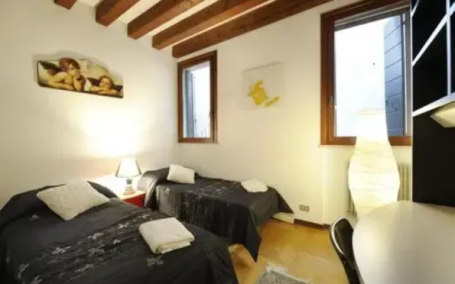 Caerano Di San Marco Apartment Air Con