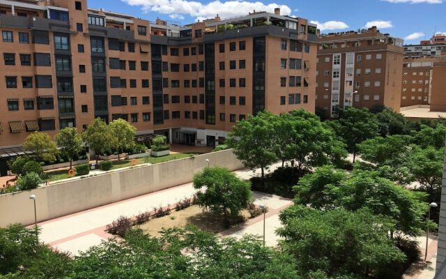 Отель Madrid Center River вид на фасад