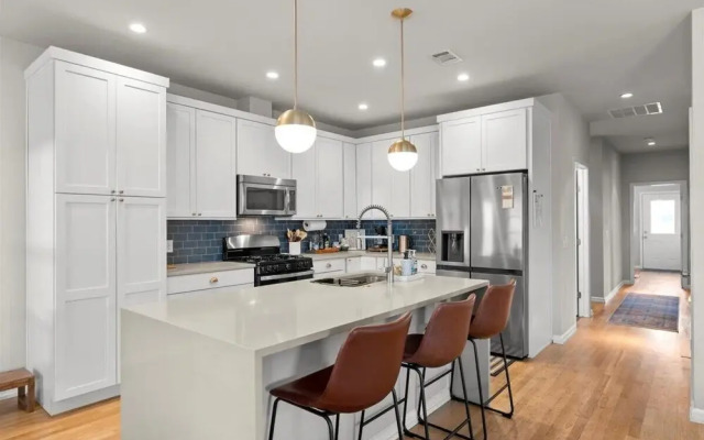 Spacious 3BR w Parking Pet Friendly