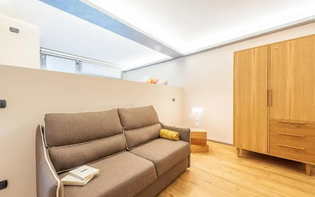 Room 176, Alba Town